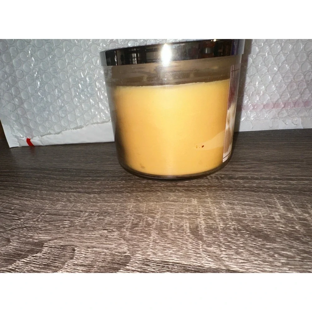 bath and body works Cinnamon spiced vanilla and hot‎ cocoa and cream candle